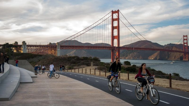 Chạy bộ và đạp xe trên cầu cổng Vàng Golden Gate Bridge