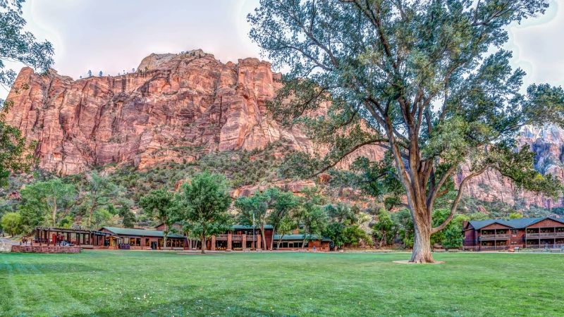 Ghé thăm Zion Lodge