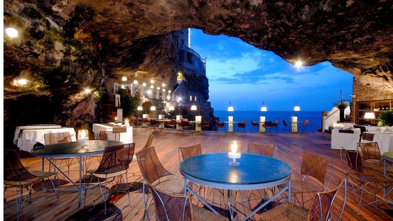 Grotta Palazzese, Ý