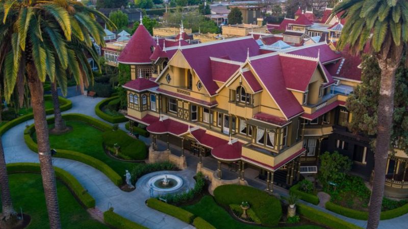 Ngôi nhà ma ám Winchester Mystery House