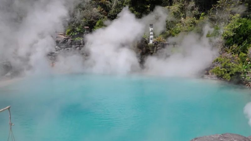 Suối nước nóng tự nhiên