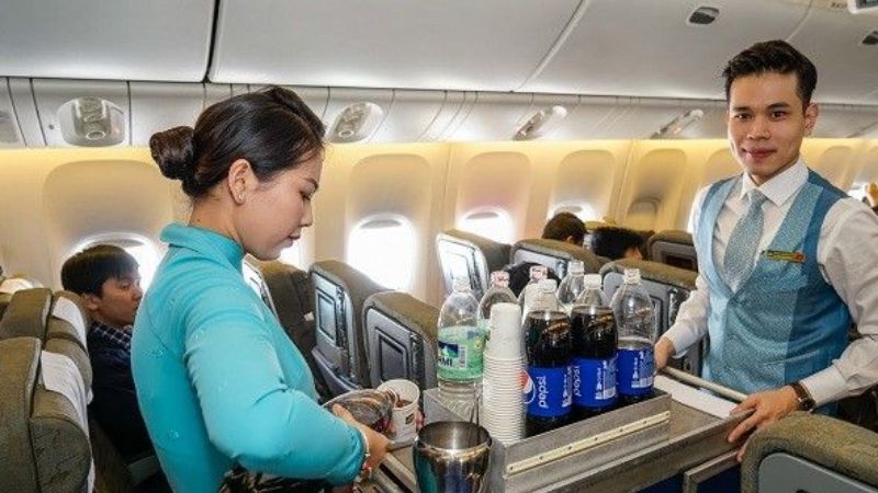 Mức lương của tiếp viên hàng không là bao nhiêu