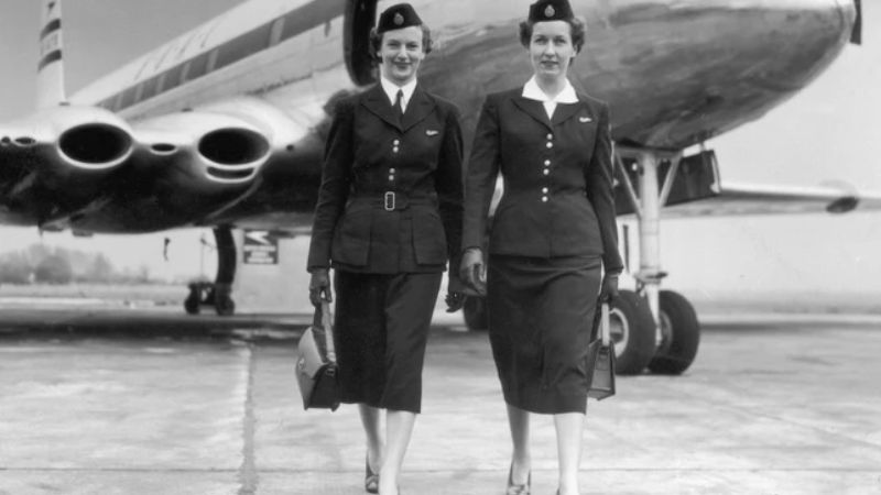 Hình ảnh các tiếp viên hàng không thời xưa